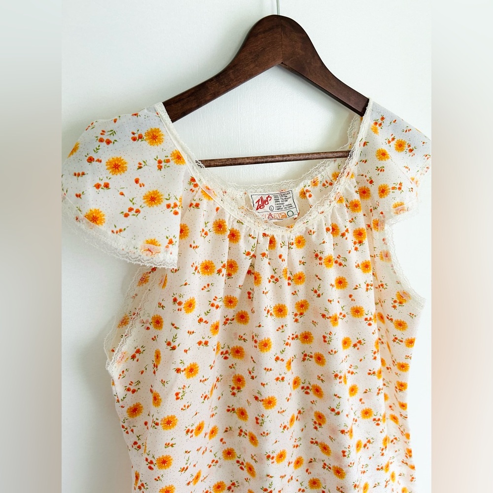 VINTAGE Zellers Floral Prairie / Cottagecore Nightgown